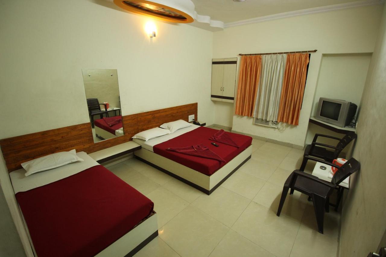 Hotel Laxmibai Palace Shirdi Exterior photo