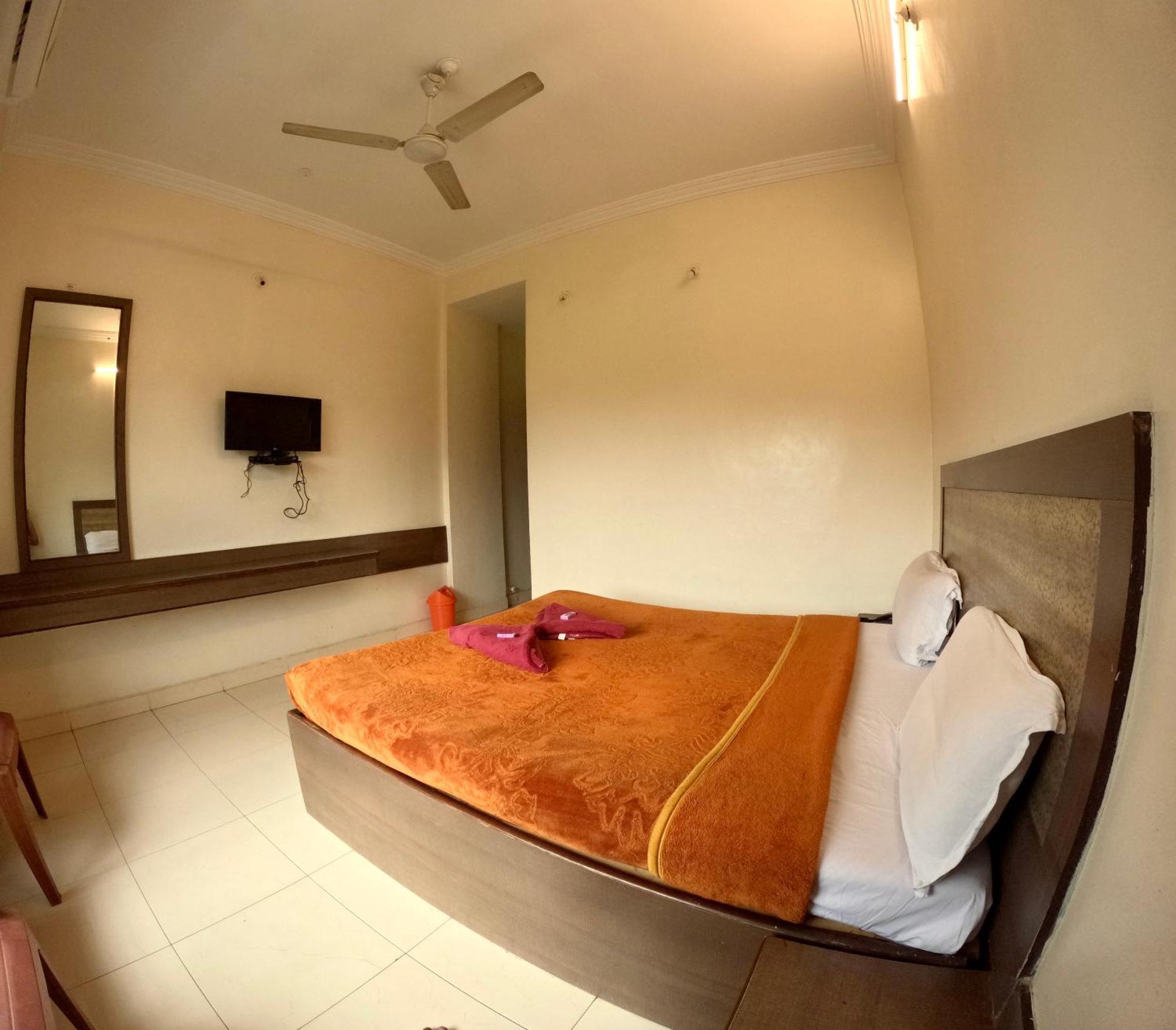 Hotel Laxmibai Palace Shirdi Exterior photo