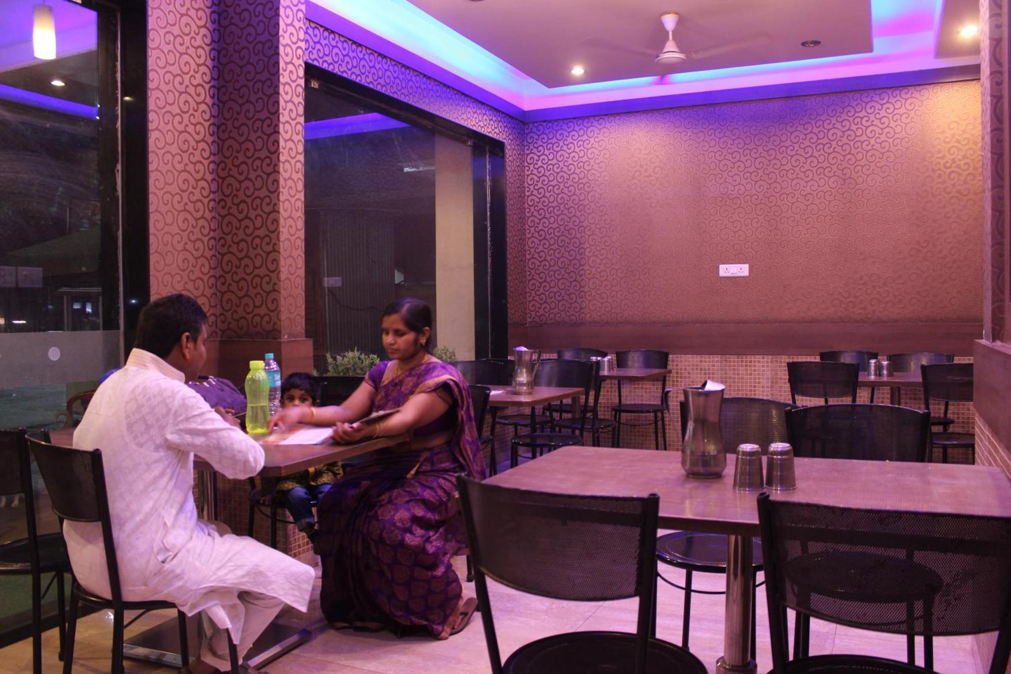 Hotel Laxmibai Palace Shirdi Exterior photo
