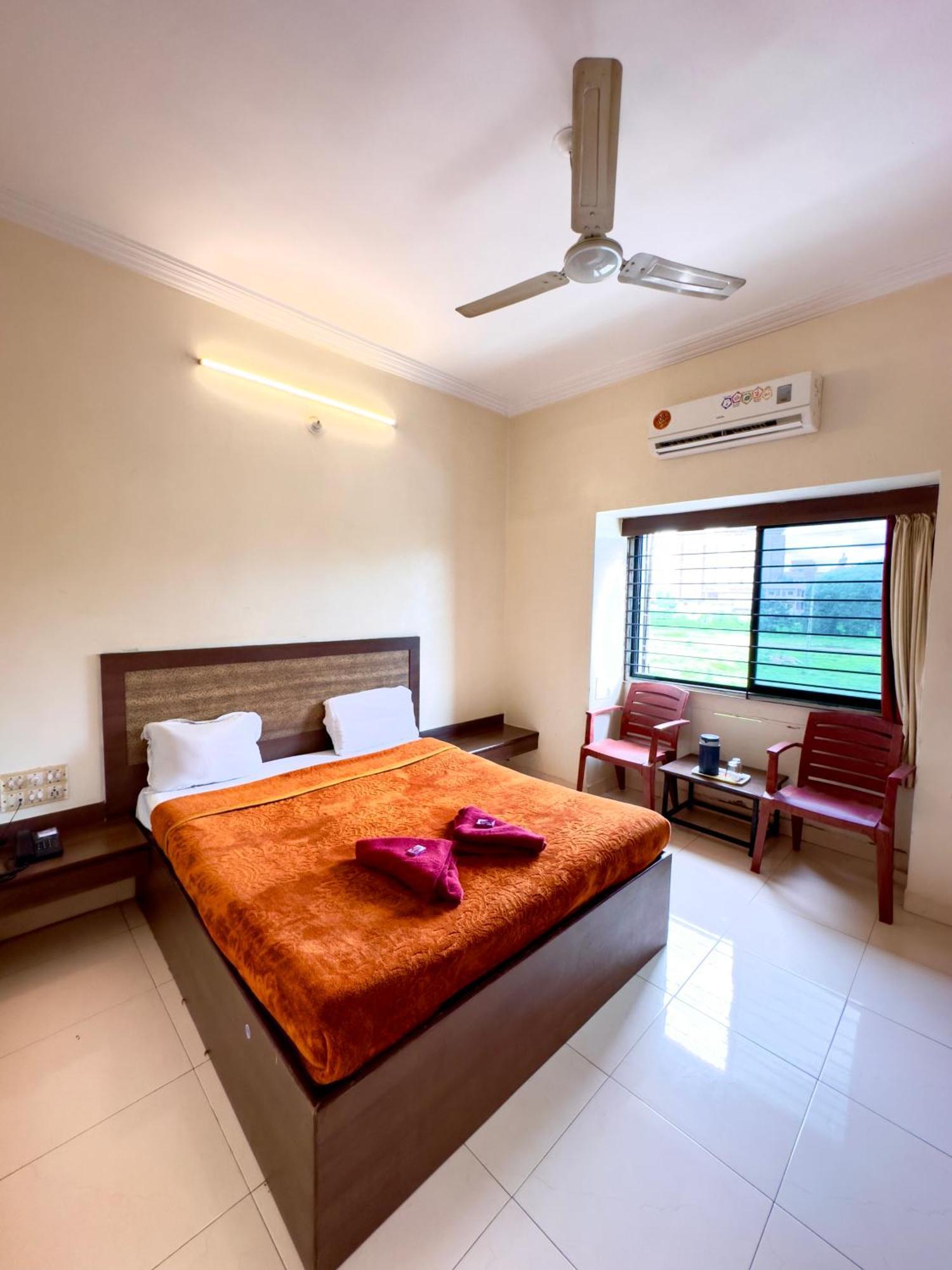 Hotel Laxmibai Palace Shirdi Exterior photo