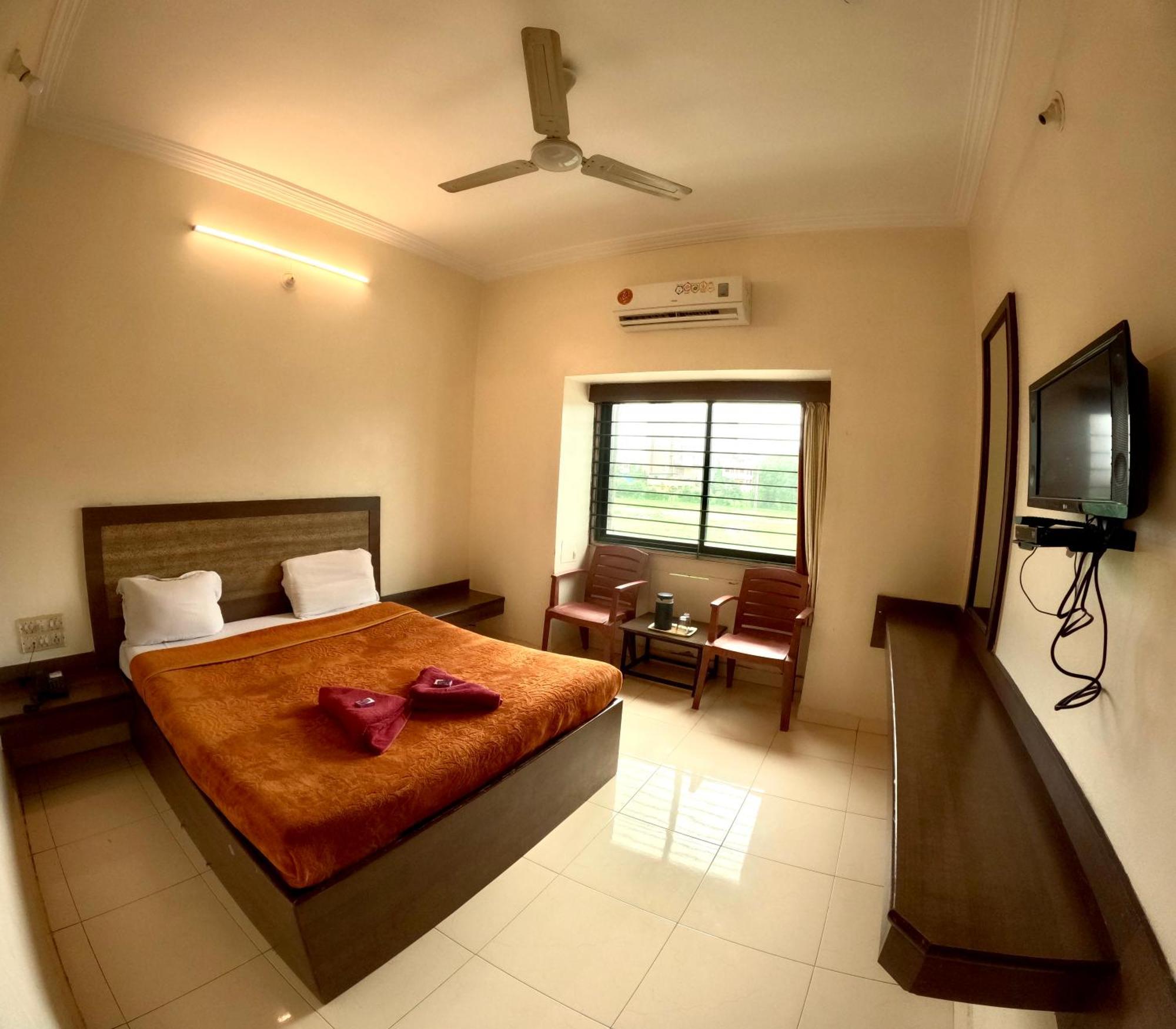 Hotel Laxmibai Palace Shirdi Exterior photo
