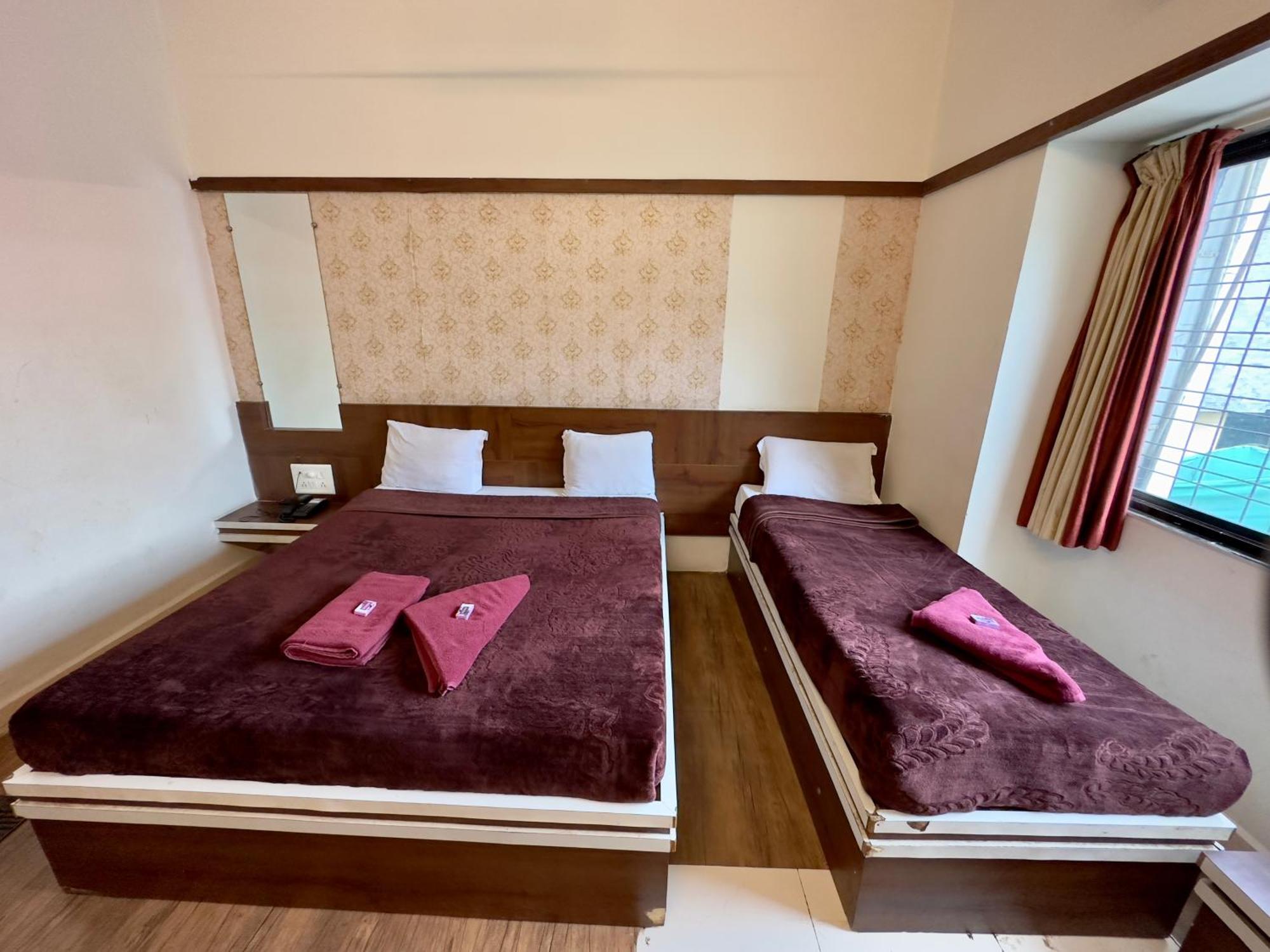 Hotel Laxmibai Palace Shirdi Exterior photo