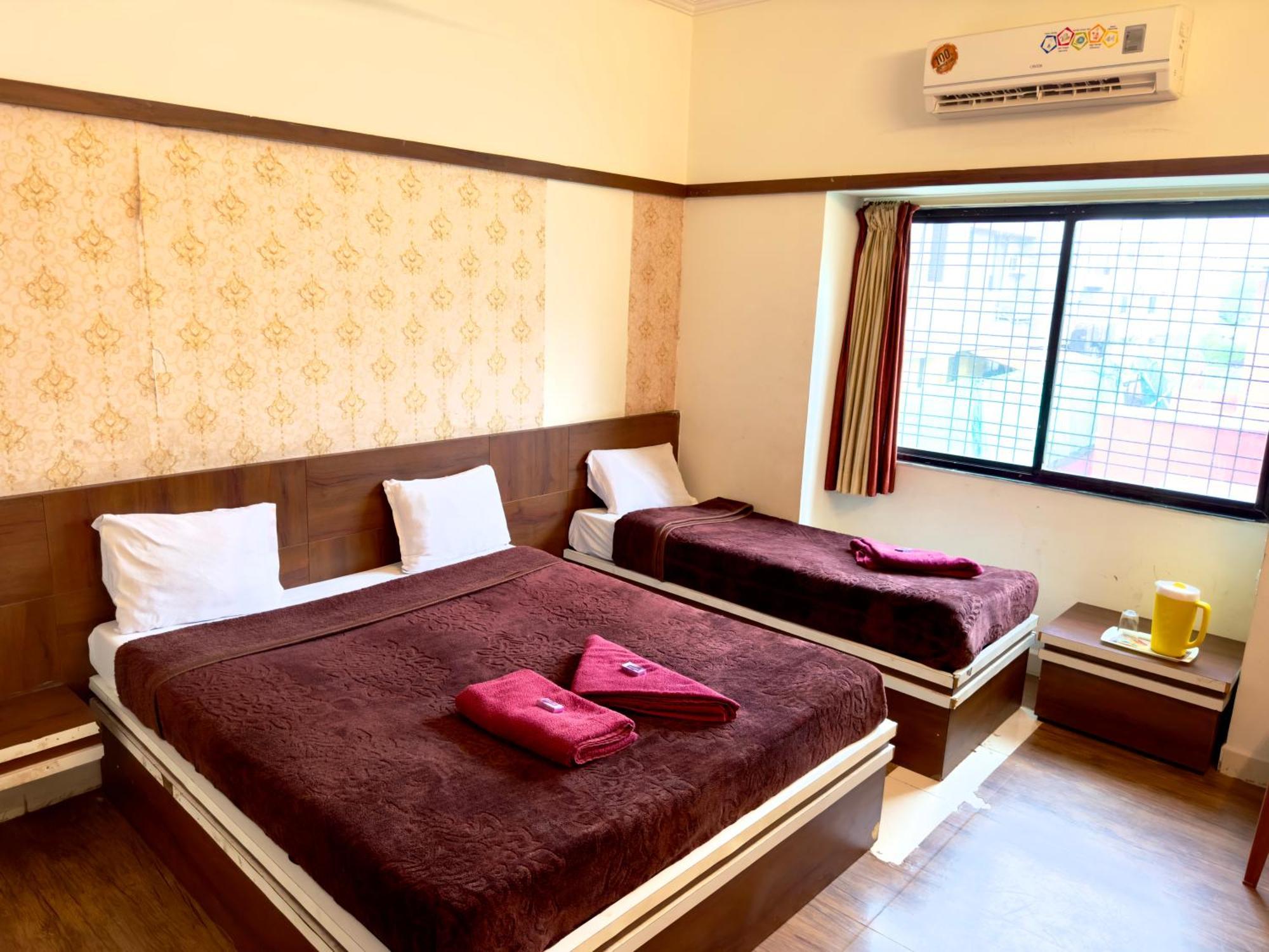 Hotel Laxmibai Palace Shirdi Exterior photo