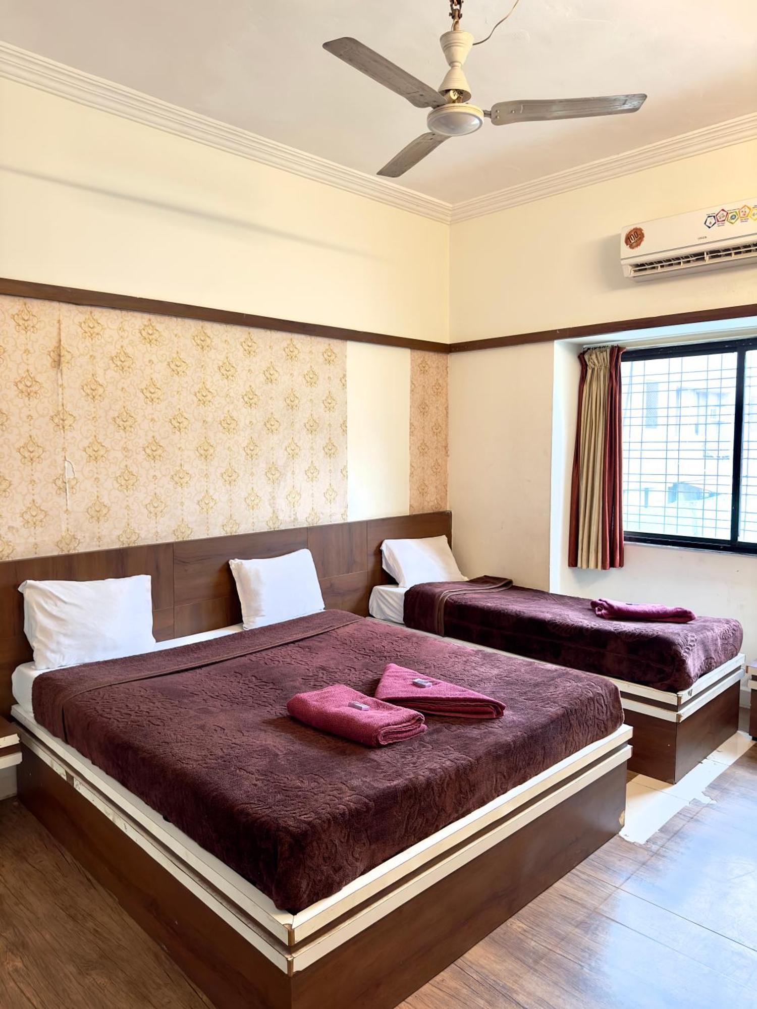Hotel Laxmibai Palace Shirdi Exterior photo
